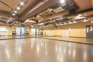 中野レンタルスタジオはダンスやバレエができるスタジオです。