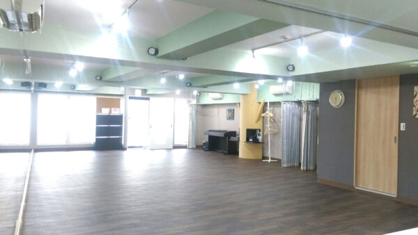 吉祥寺駅の近くにある広いレンタルスタジオです。